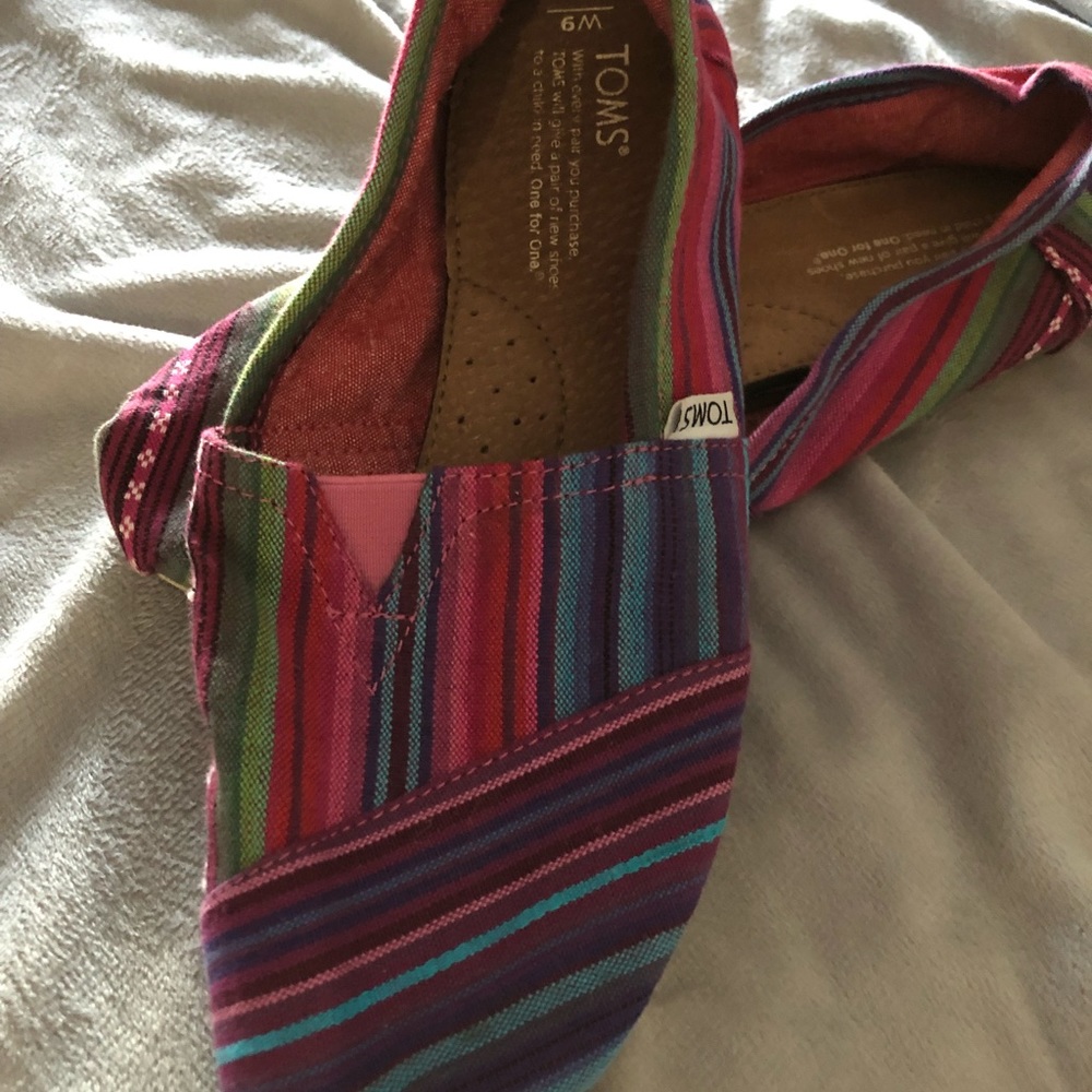 Gently used Tom Shoes